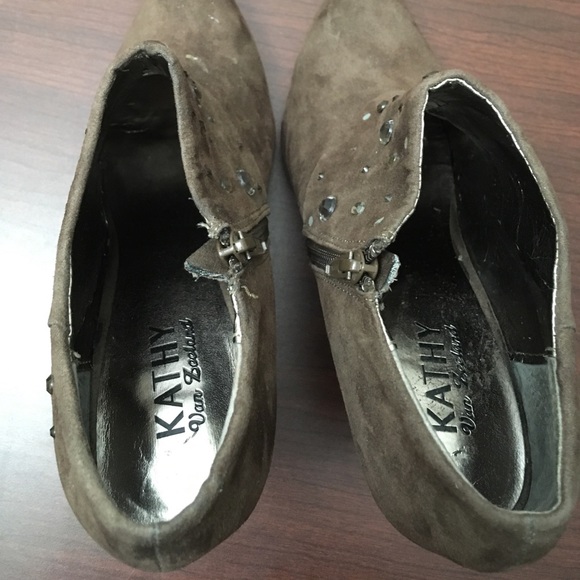 2/$25 Kathy Van Zeeland suede brown heels - Picture 5 of 7